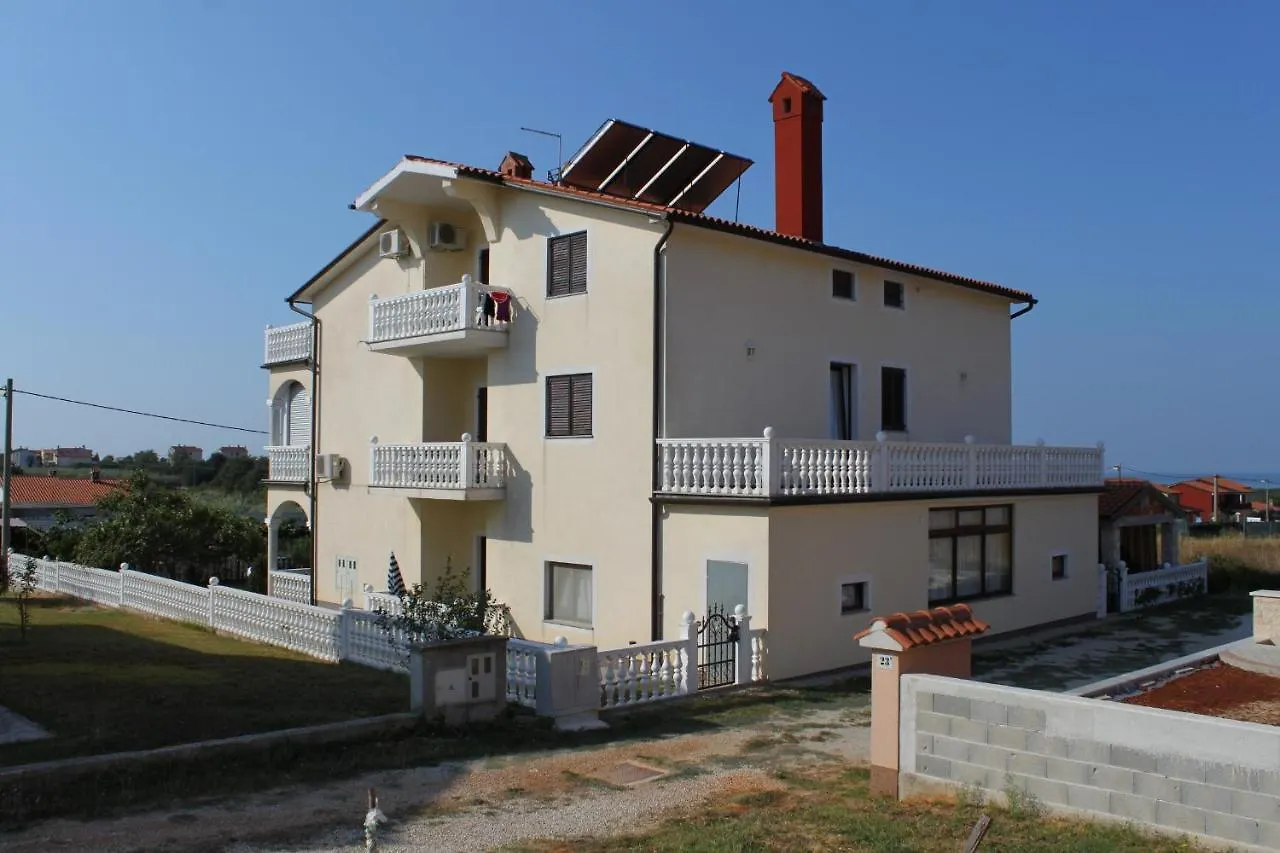 Apartments With A Parking Space Novigrad - 7037