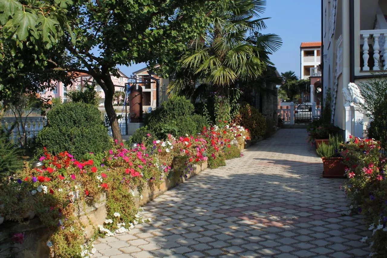 Apartments With A Parking Space Novigrad - 7037 0*, Novigrad (Istria) Croatia