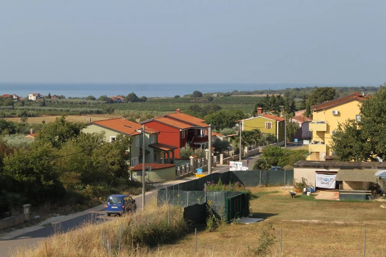 Apartments With A Parking Space Novigrad - 7037