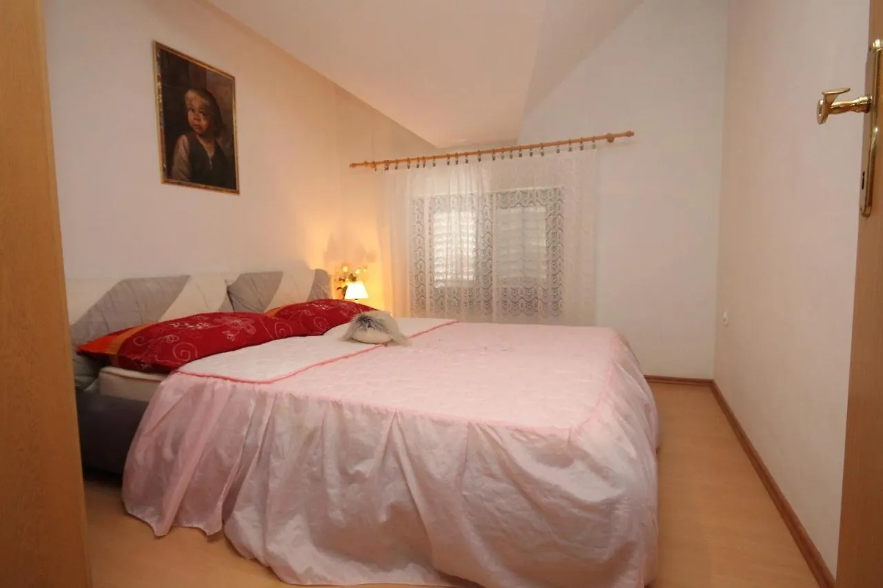 Apartments With A Parking Space Novigrad - 7037