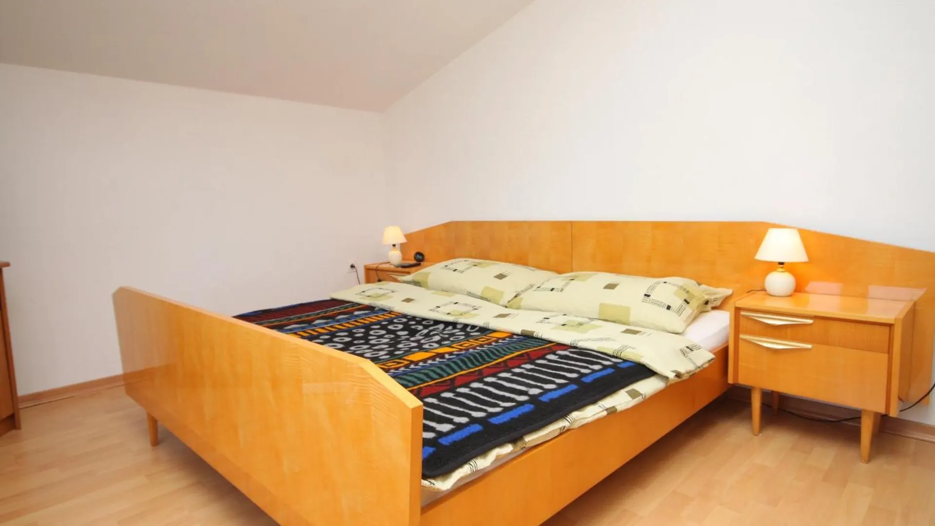 Apartments With A Parking Space Novigrad - 7037