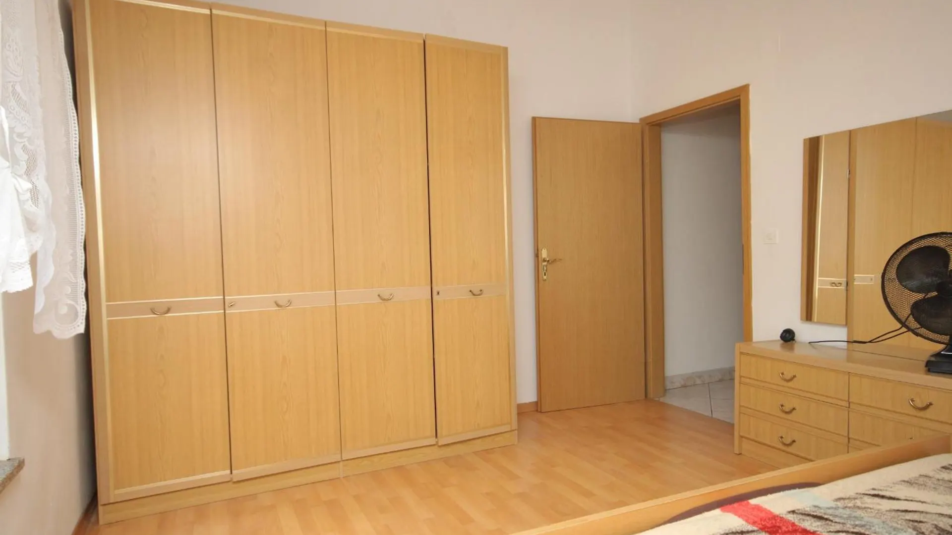 Apartments With A Parking Space Novigrad - 7037